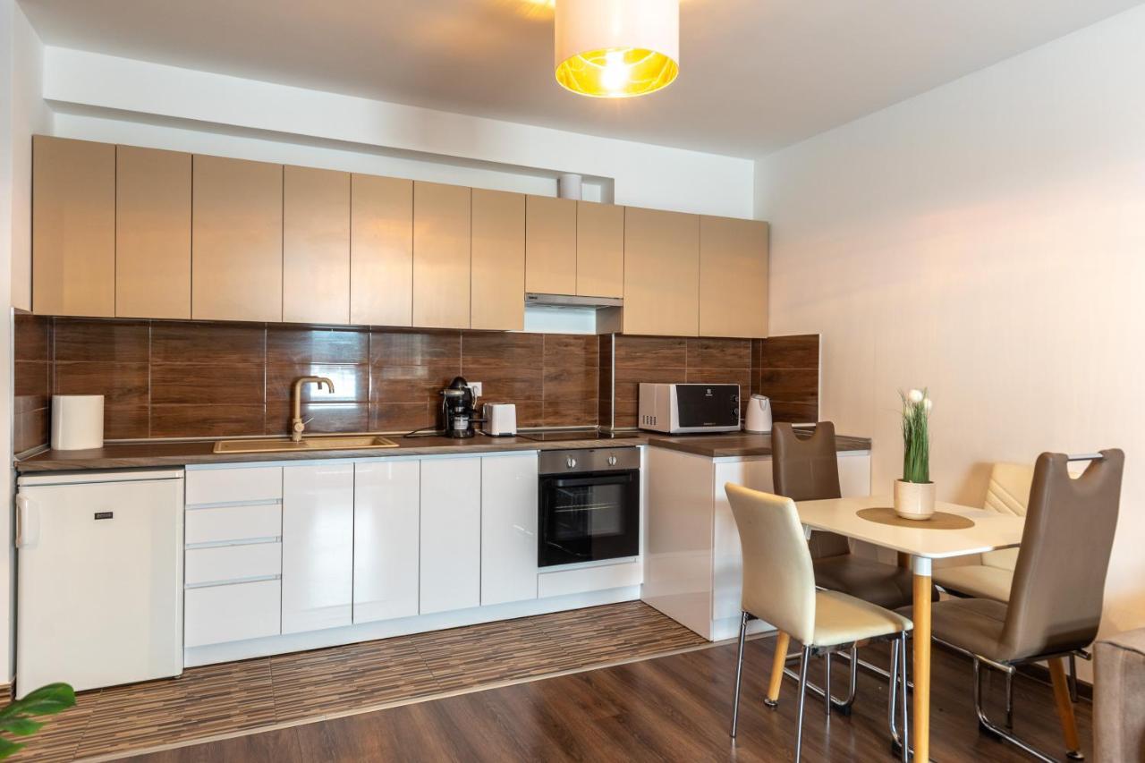 Leo Apartment Boedapest Buitenkant foto