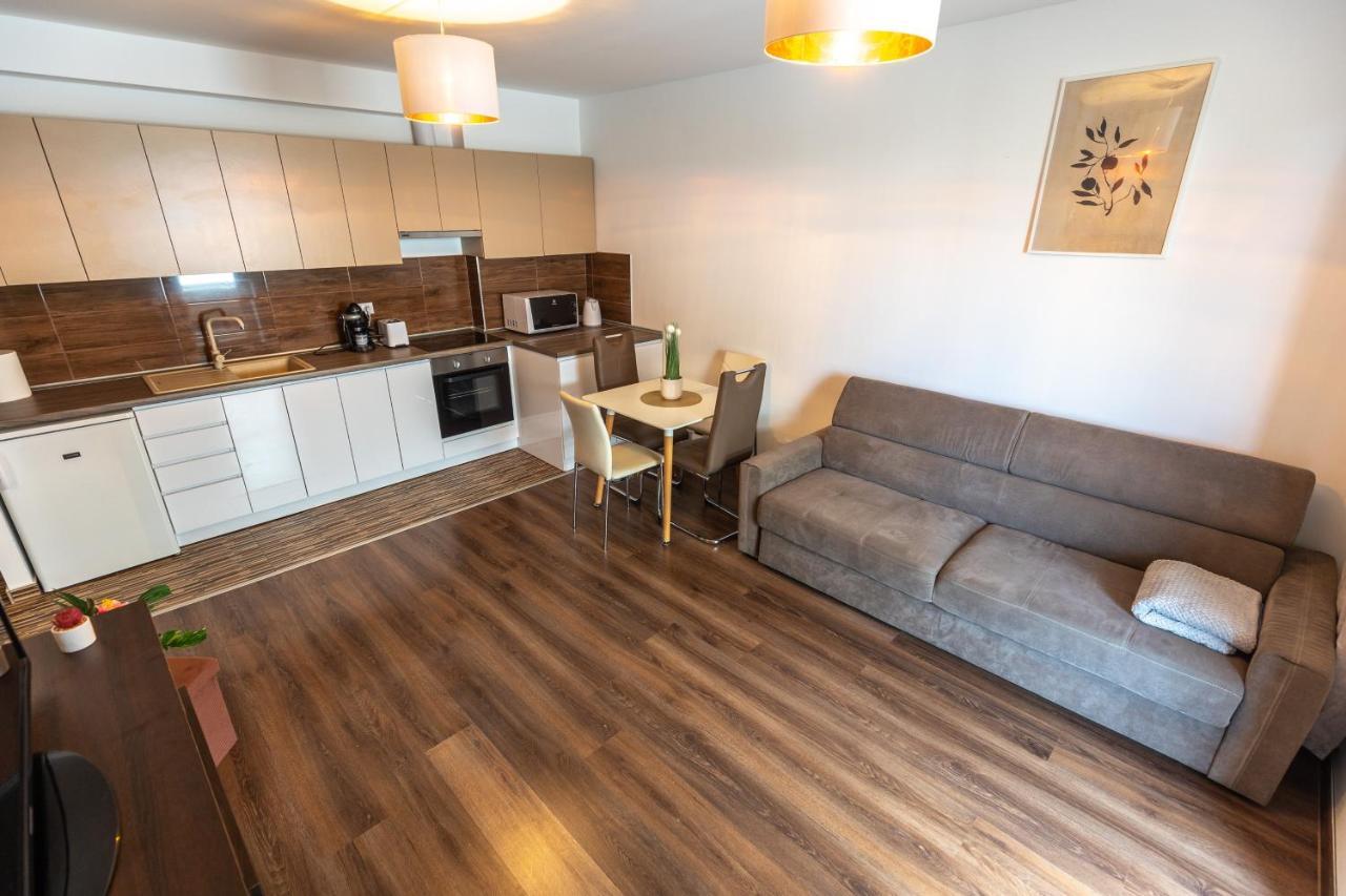 Leo Apartment Boedapest Buitenkant foto